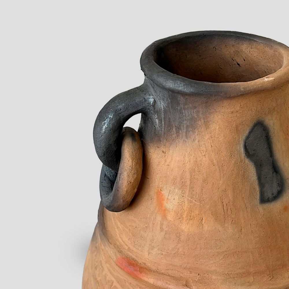 Jarrón con aros de boca angosta