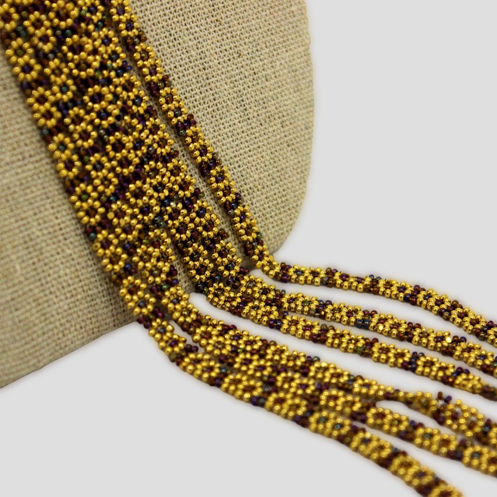 Collar corbatín dorado