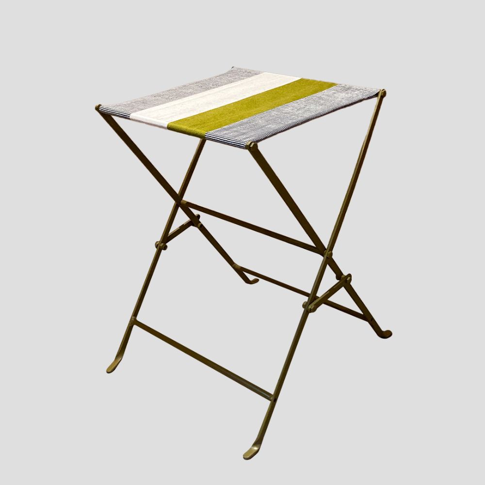 Banco de metal con textil