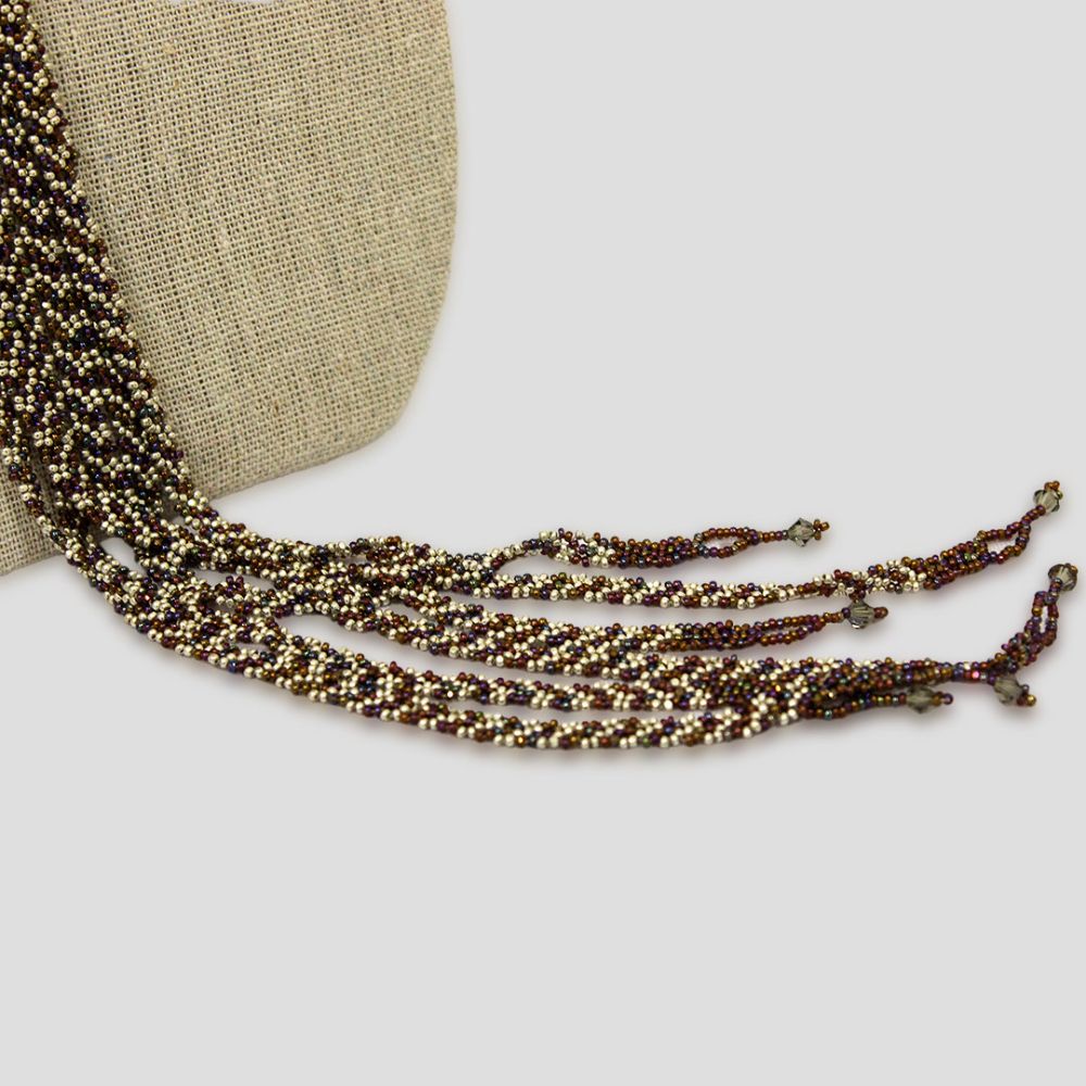 Collar corbatín plateado