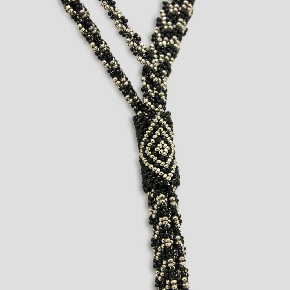 Collar corbatín platino-oscuro