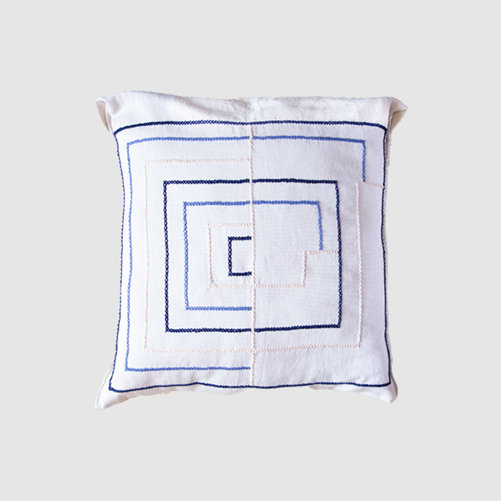 Labyrinth Set (blue cushion)