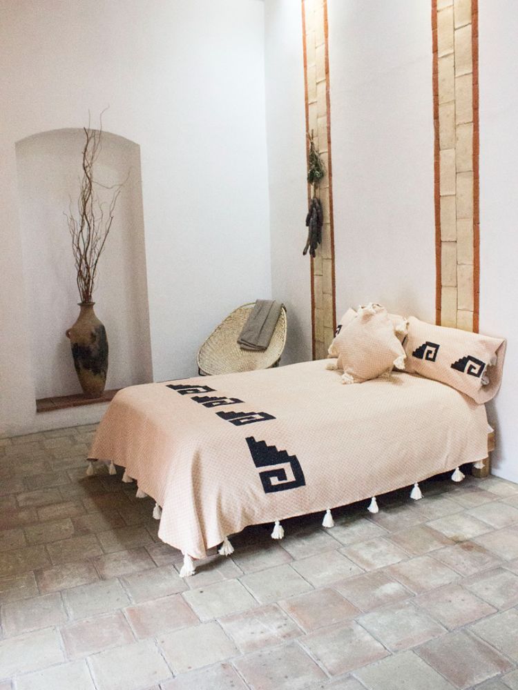 Grecas double bedspread