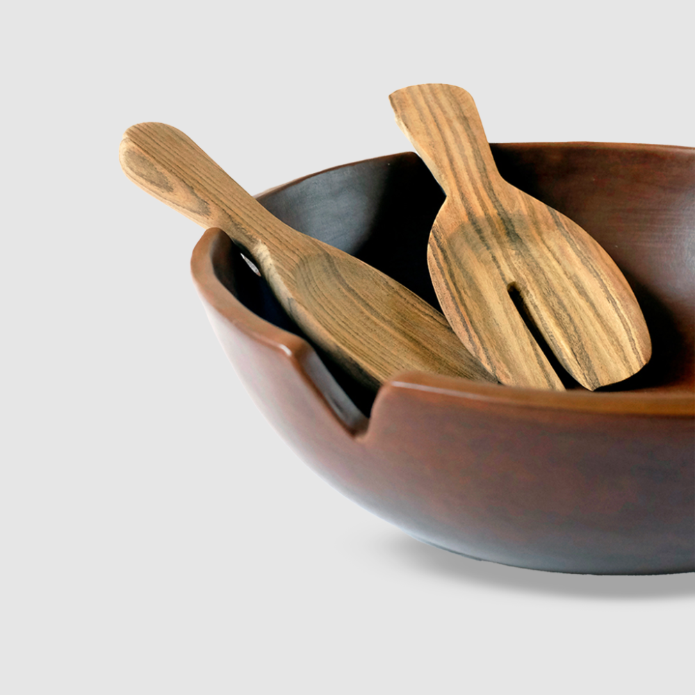 Chachán salad bowl with wooden spoons